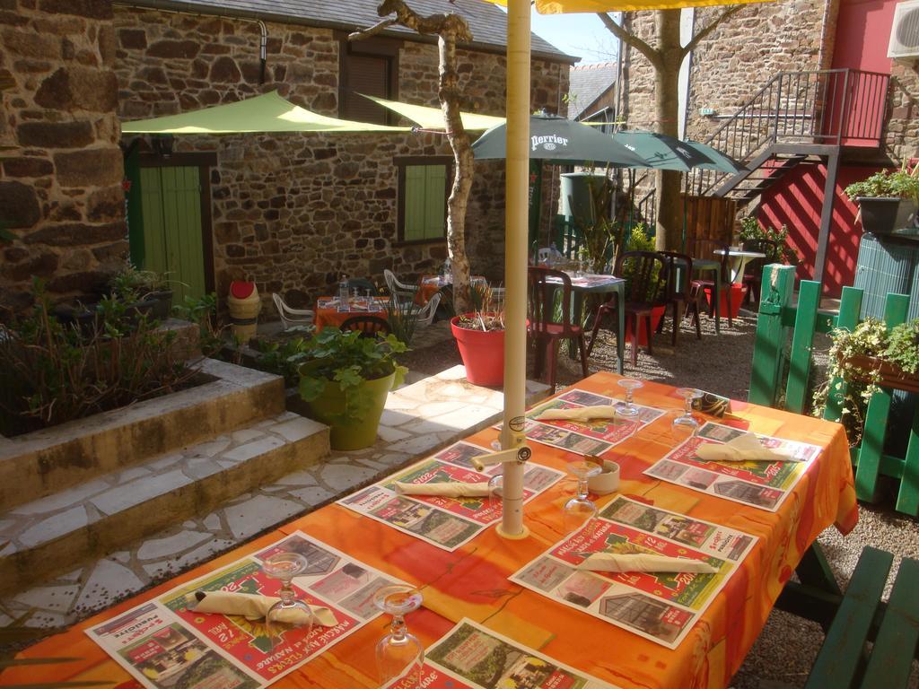 Auberge Du Chateau Châteauneuf-dʼIlle-et-Vilaine Kültér fotó